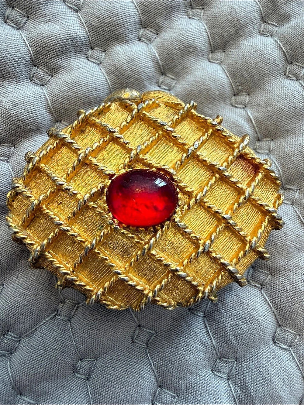 Vintage Houbigant Gold-Tone Red Stone Solid Perfume Compact